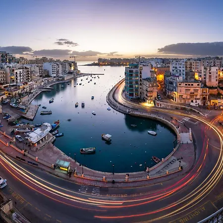 Apartment Steps Away From The Sea In Sliema