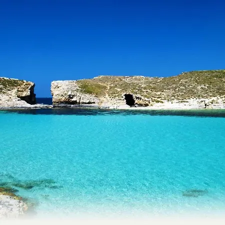 Διαμέρισμα Steps Away From The Sea In