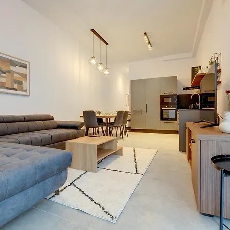 Steps Away From The Sea In Apartment Sliema
