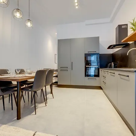 Steps Away From The Sea In Apartment Sliema