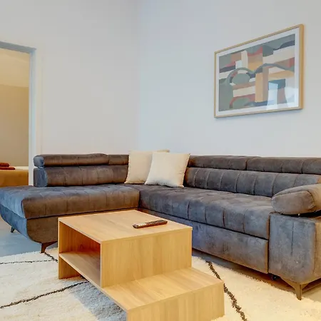 Apartment Steps Away From The Sea In Sliema
