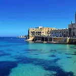 公寓 Steps Away From The Sea In *