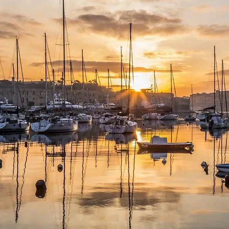 Steps Away From The Sea In Apartamento *