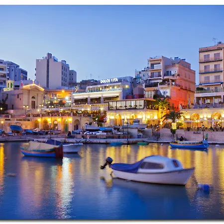 Steps Away From The Sea In Apartament Sliema