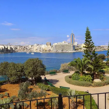 Steps Away From The Sea In Apartament Sliema