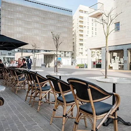 Apartament Steps Away From The Sea In