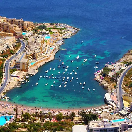 Apartament Steps Away From The Sea In