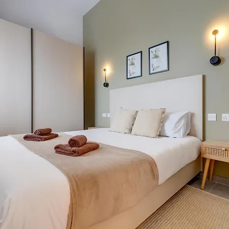 Apartamento Steps Away From The Sea In *