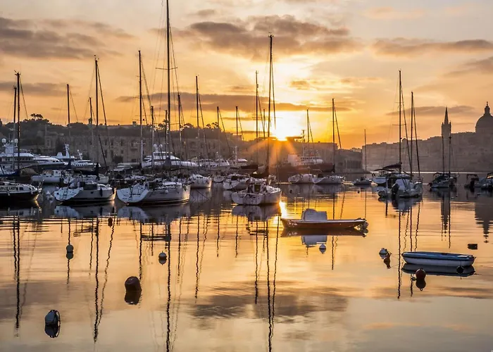 Steps Away From The Sea In Apartment *