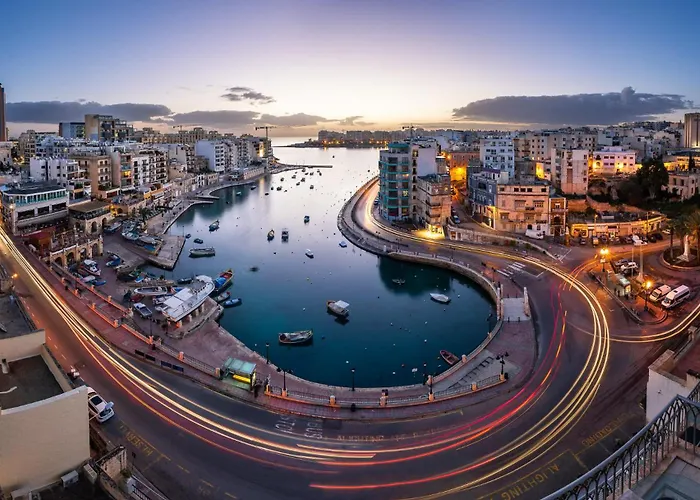 Apartment Steps Away From The Sea In Sliema