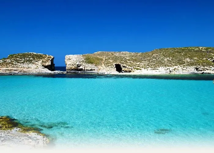 Apartment Steps Away From The Sea In