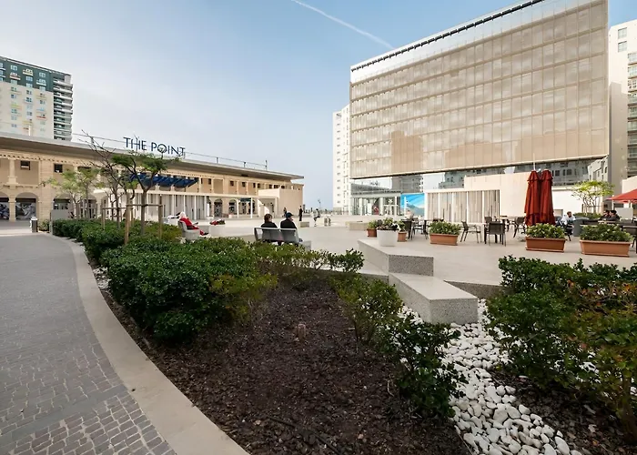 Apartment Steps Away From The Sea In Sliema