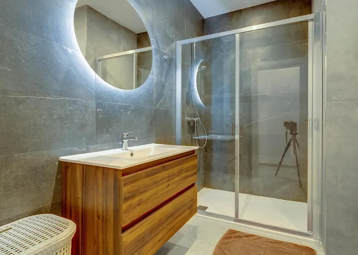 Apartment Steps Away From The Sea In Sliema