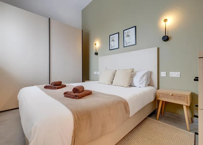 Apartment Steps Away From The Sea In *