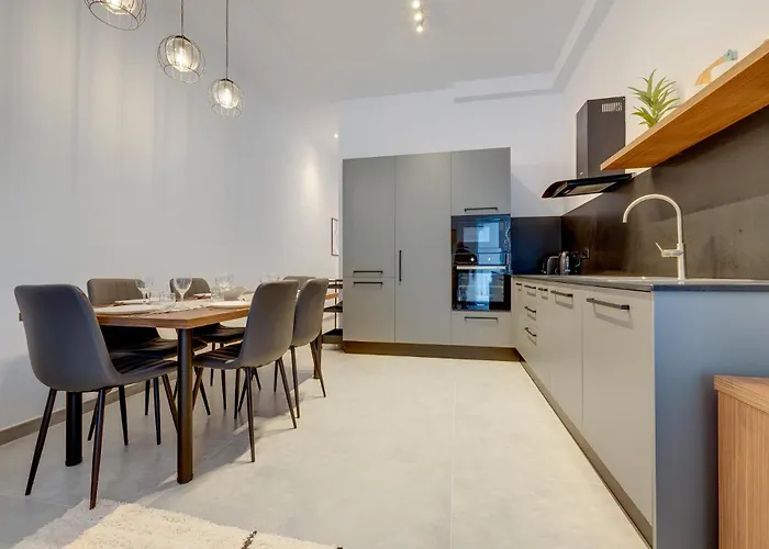 Steps Away From The Sea In Apartment Sliema