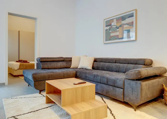 Apartment Steps Away From The Sea In Sliema